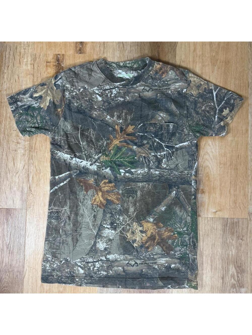 Camo Graphic T-Shirt – Size M